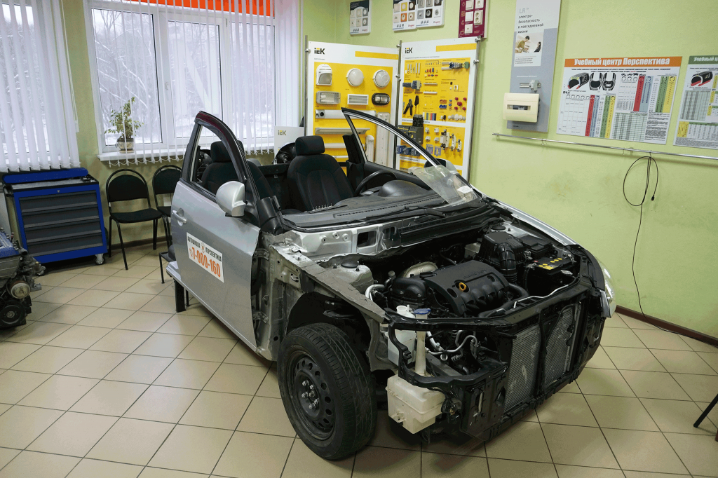 Стенд автомобиля в разрезе Стенд автомобиля в разрезе